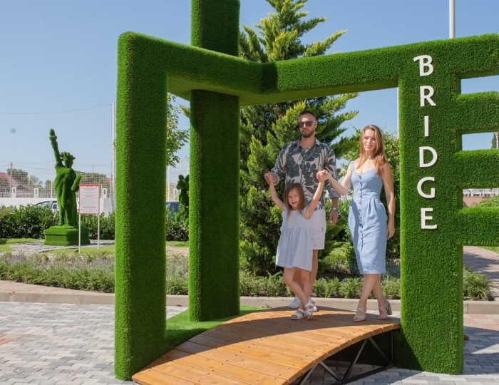 Топиари-парк - Отель Bridge Resort / Бридж Резорт